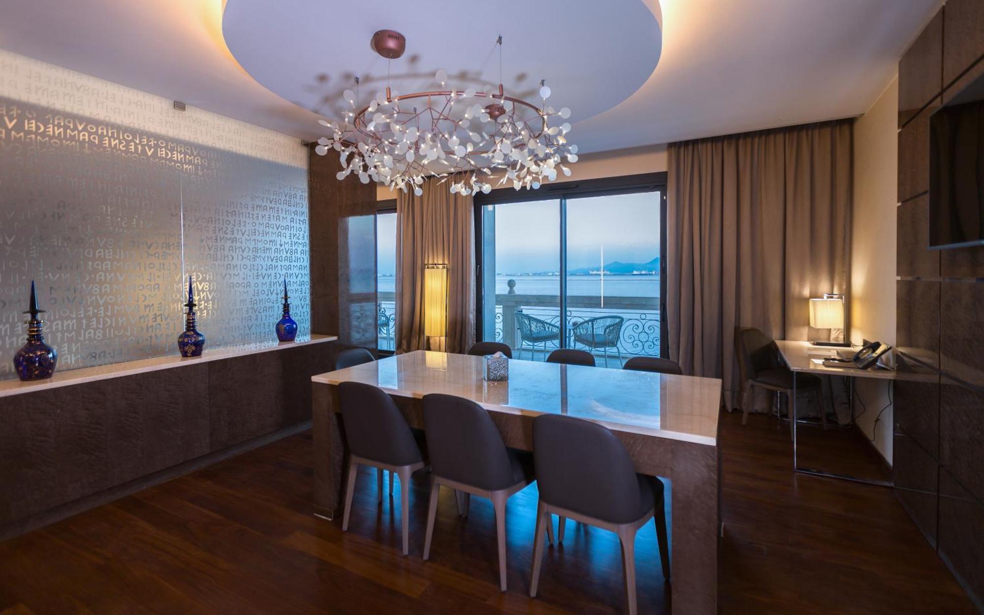 فندق موفينبيك دو لاك تونس المظهر الخارجي الصورة A suite at the Four Seasons Hotel